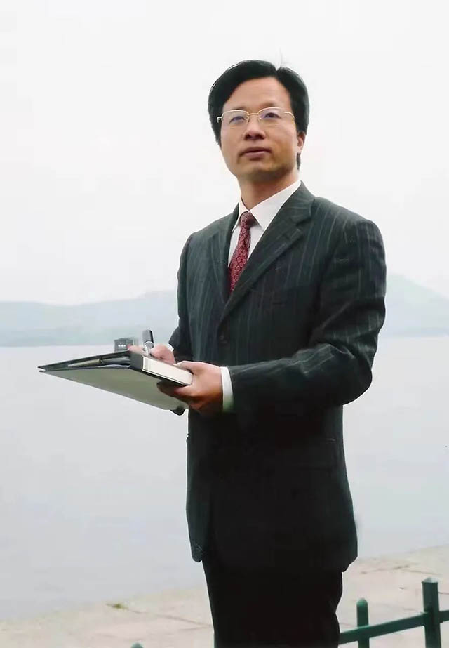 微信图片_20230314084019.jpg 张书菡看世界访谈录一一访中国画家 马飞达