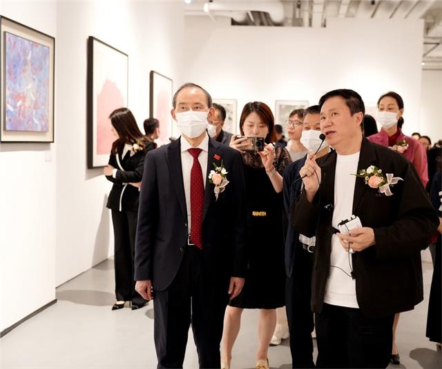 一个人的巴塞尔：周艺文当代美术全球巡展启动仪式在深圳举行