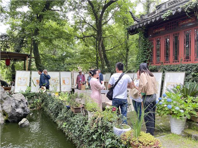 《吉祥罗汉  次第花开》情景团扇画展亮相舟山