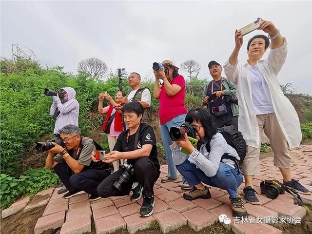 吉林省女摄影家协会在沿江村挂牌