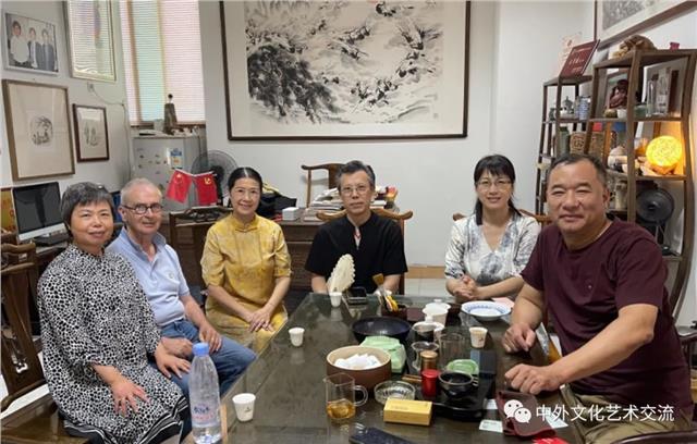 世界因爱而生，笔墨香融琴韵——记Jimmy MacCarthy与杜尾顽的艺术家情缘