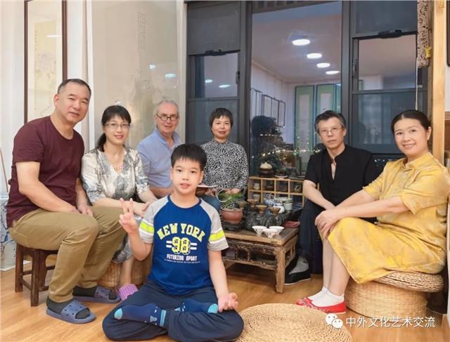 世界因爱而生，笔墨香融琴韵——记Jimmy MacCarthy与杜尾顽的艺术家情缘