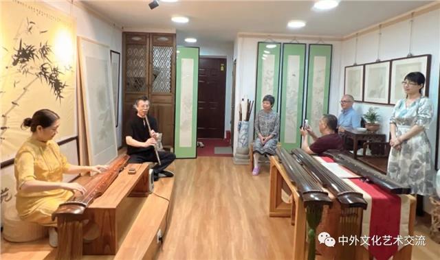世界因爱而生，笔墨香融琴韵——记Jimmy MacCarthy与杜尾顽的艺术家情缘