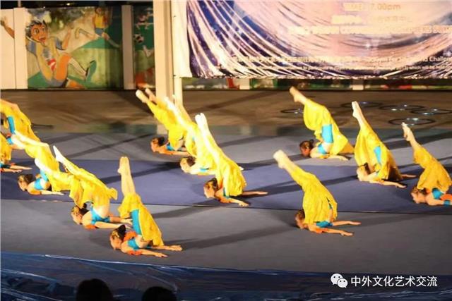 书香伴随节日喜庆飘到马来西亚舞动舞蹈学院