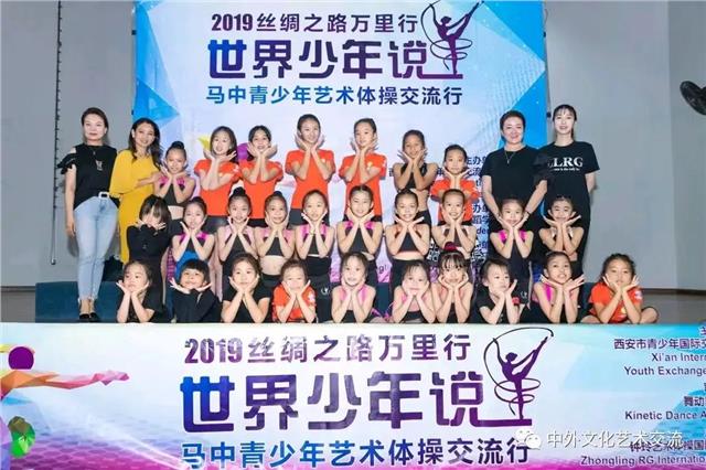 书香伴随节日喜庆飘到马来西亚舞动舞蹈学院