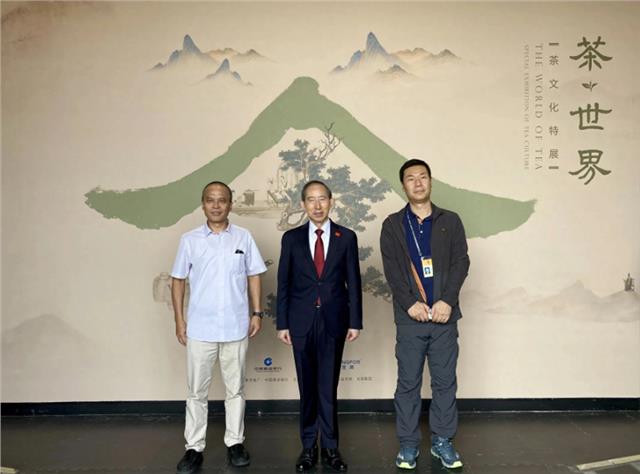 龙宇翔出席“一带一路”文物考古合作展