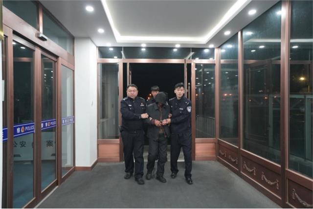 内蒙古乌兰浩特市公安局30年接力追凶
