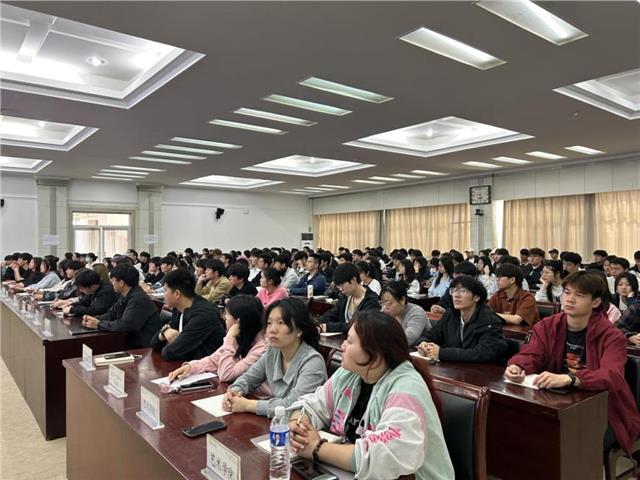 安阳工学院成功举办2024年度中国国际大学生创新大赛专题培训会