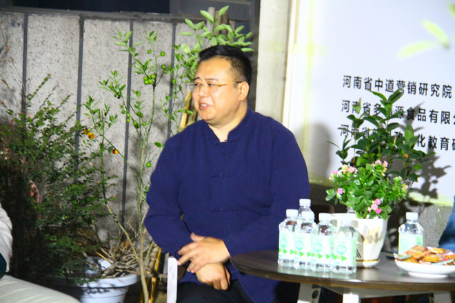 “兴国读书”奏新曲 “经典夜读”意深长