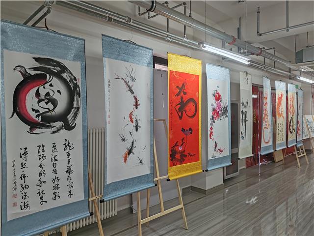 国家级画家高文清——以书画作品致敬劳动者暨迎“五一”书画作品展在雄安容城容西清泉社区举办