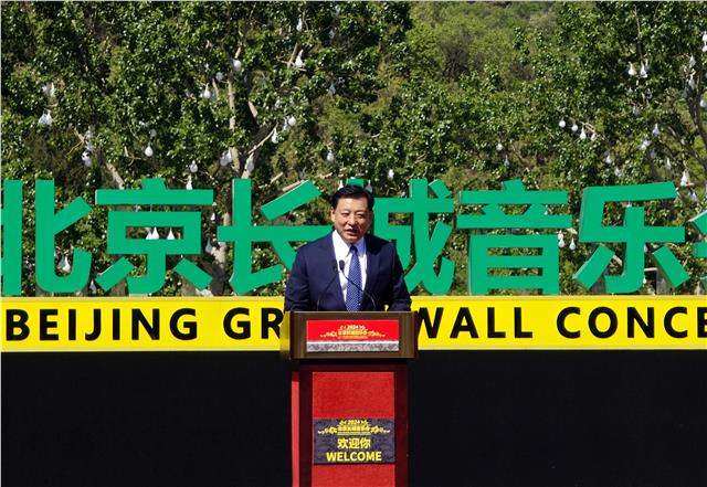 龙宇翔出席2024北京长城音乐会新闻发布会