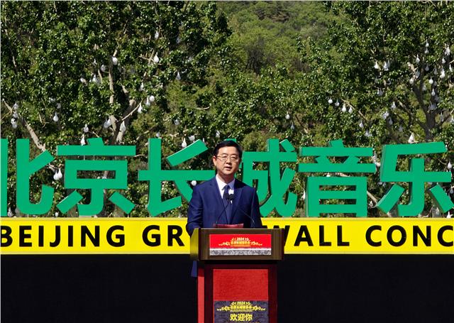 龙宇翔出席2024北京长城音乐会新闻发布会