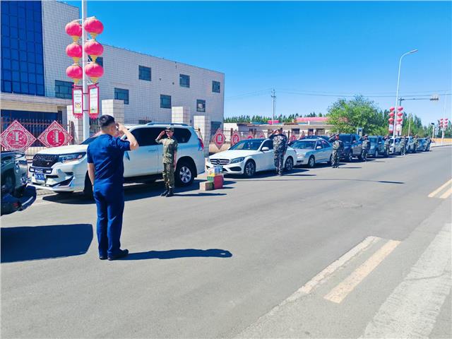 中国国际新闻:苏尼特右旗退役军人退役不褪色，为高考护航