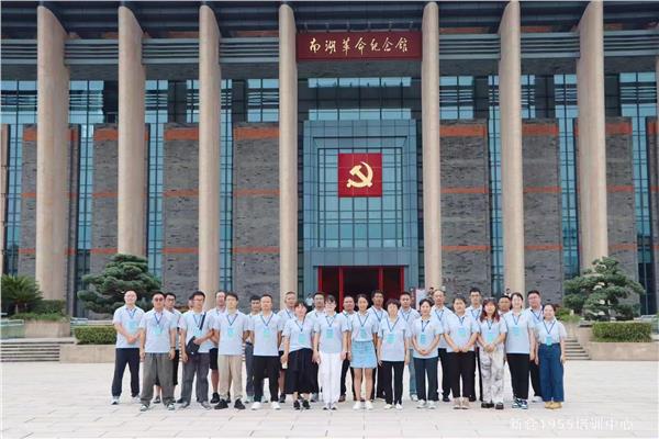 亚洲天后、中国国际新闻杂志社副社长张羽希探访嘉善缪家村，以艺术助力乡村振兴