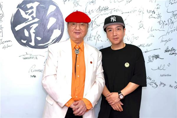 《中国国际新闻》国际影响力美术家翁忠先生简介