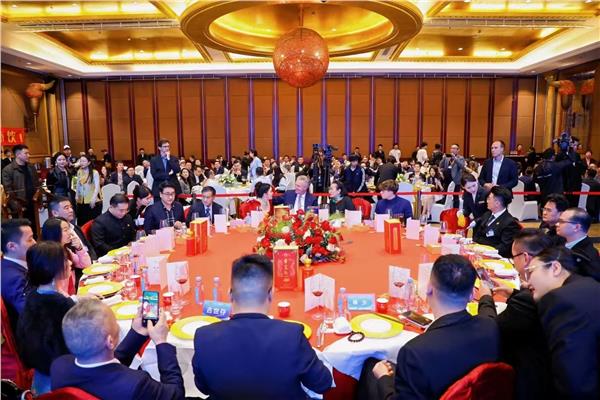德国前总统克里斯蒂安.武尔夫在深圳出席可佳会客厅并推动助力2025年全球中小企业联盟发展