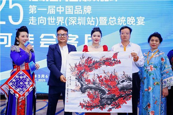 德国前总统克里斯蒂安.武尔夫在深圳出席可佳会客厅并推动助力2025年全球中小企业联盟发展