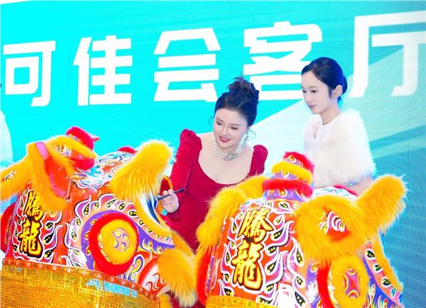 德国前总统克里斯蒂安.武尔夫在深圳出席可佳会客厅并推动助力2025年全球中小企业联盟发展