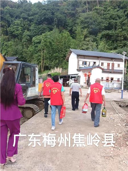 爱行天下公益平台主席王桂香：爱心奉献二十载一路温暖传万家