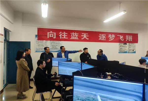 安阳工学院校长沈记全深入一线调研公共选修课程