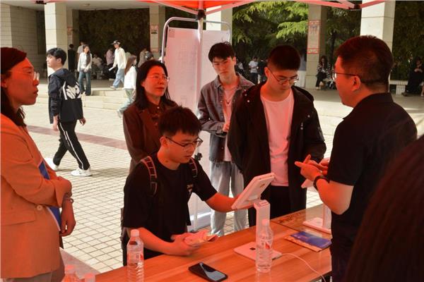 安阳工学院举办2025届毕业生春季大型双选会