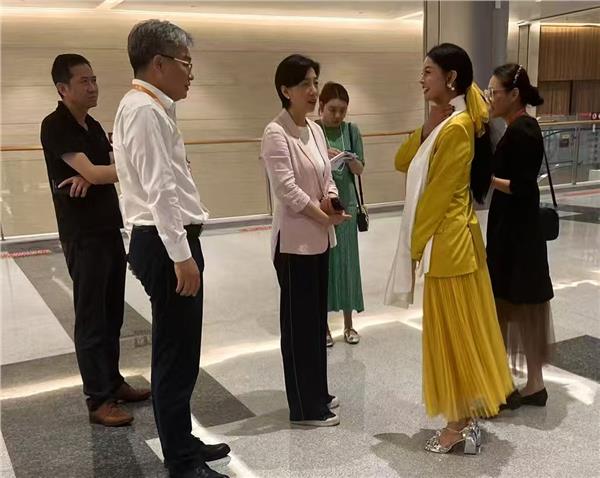 爱国港星、中国国际新闻杂志社副社长张羽希闪耀深圳文博会：艺术与科技共谱文化新章