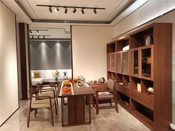 《中国环境法治》杂志社吉林省运营中心与一品龙腾共探家具环保新路径
