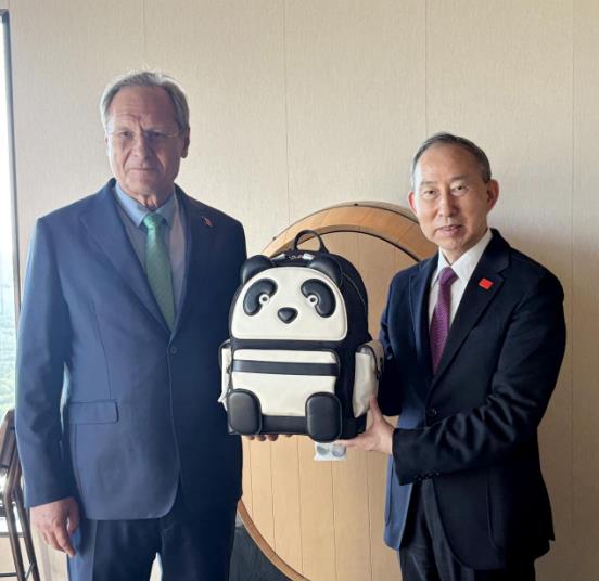 龙宇翔出席第46届国际葡萄与葡萄酒组织(OIV)大会庆祝招待会
