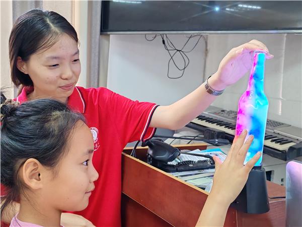 共青团计划——安阳师范学院物理与电气工程学院“探物明理 科普启航”志愿服务队走进世纪名城社区开展科普实践活动