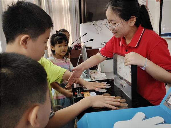 共青团计划——安阳师范学院物理与电气工程学院“探物明理 科普启航”志愿服务队走进世纪名城社区开展科普实践活动