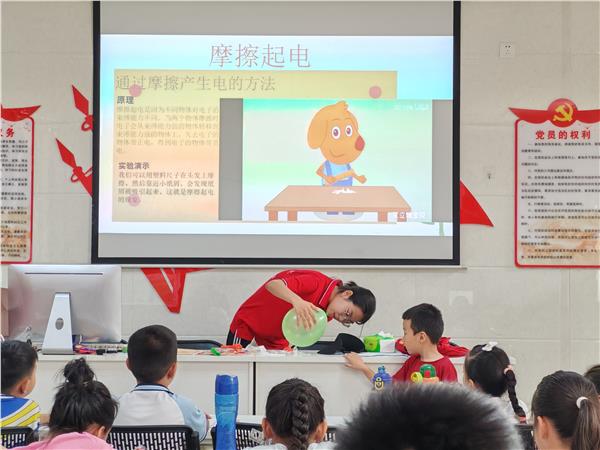 共青团计划——安阳师范学院物理与电气工程学院“探物明理 科普启航”志愿服务队走进世纪名城社区开展科普实践活动