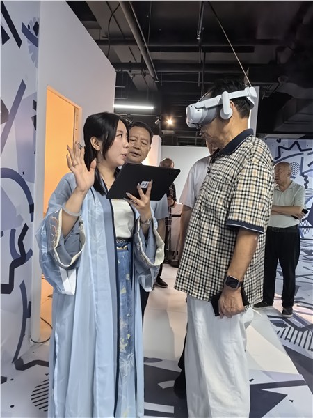 中共河南省委原常委、河南省政法委原书记张世军一行莅临郑州美术馆参观 “写意苏东坡——王林、孙伟主题书画全国巡展”