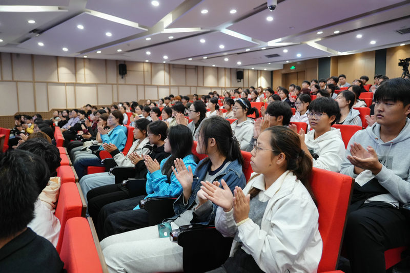 14.jpeg “探寻商道 筑梦未来”:首期企业家进大学校园联谊活动在郑州启动