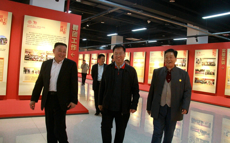 15.jpeg “探寻商道 筑梦未来”:首期企业家进大学校园联谊活动在郑州启动