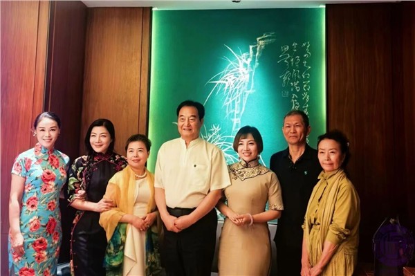 _IBK_4.JPG 欧美侨领闪耀南京电视台全国旗袍诗歌春晚启动仪式,共襄文化盛举