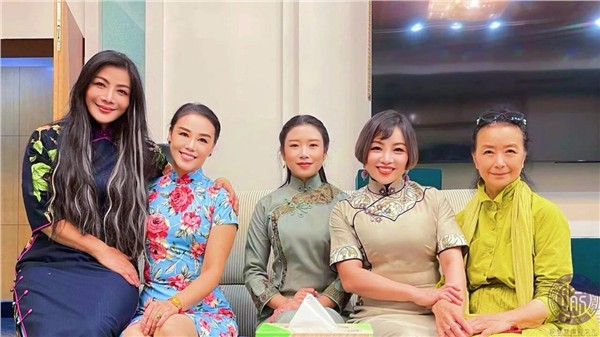 _IBK_7.JPG 欧美侨领闪耀南京电视台全国旗袍诗歌春晚启动仪式,共襄文化盛举