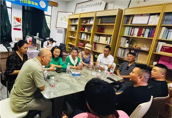 _IBK_1.JPG 华侨图书馆里海内外嘉宾欢聚一堂,共绘图书漂流新蓝图