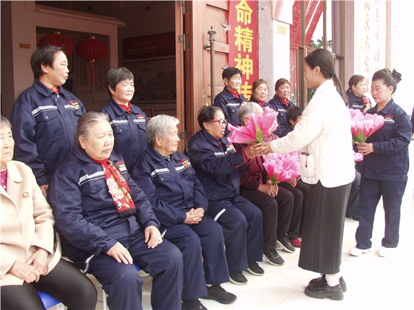 _IBK_微信图片_2025-10-31_103216_481.jpg 焦作革命老区纪念馆举办重阳敬老文艺汇演活动 红色传承与敬老美德交相辉映