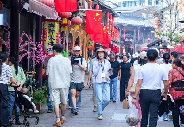 _IBK_8.jpg 成都彭州市“彭派生活方式”从“旅游目的地”到“生活目的地”的转型路径探析