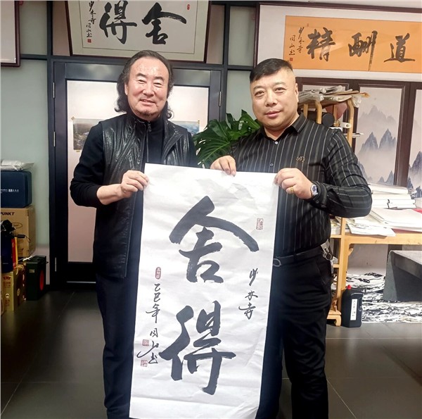 “精忠报国武术文化行”走进少林小龙武校 共赏功夫盛宴，开展书法交流