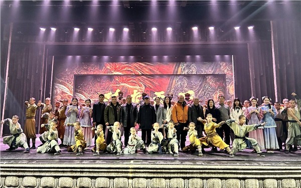 “精忠报国武术文化行”走进少林小龙武校 共赏功夫盛宴，开展书法交流