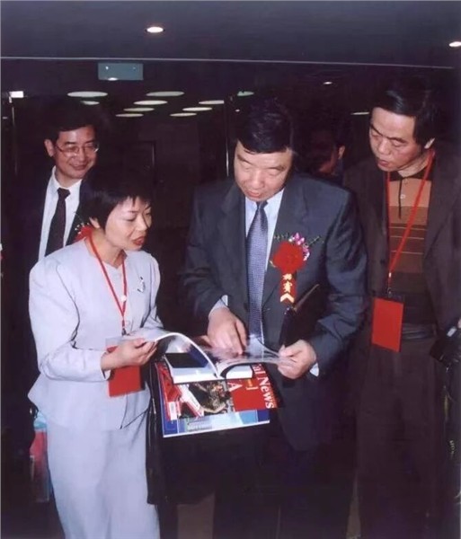 _IBK_5.jpg 记者节荣耀加身,中国国际新闻杂志社爱尔兰分社社长陈秋梅再登《国际诚信与品牌》杂志封面