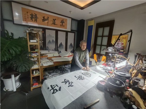 文忠民将军题词“精忠报国书院”“保家卫国”助力全球文武行活动弘扬爱国精神