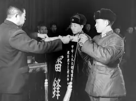 冷宽：我与“雷锋班”的情缘——纪念“雷锋班”命名60周年