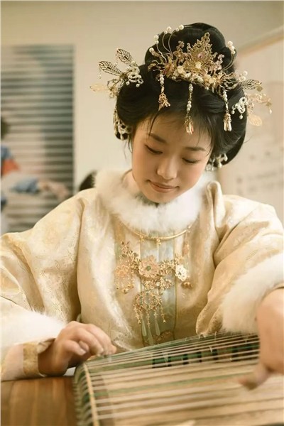 东方魅力绽放慈善音乐会，汉服古筝惊艳爱尔兰