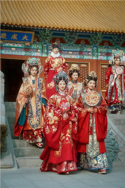 _IBK_图片4.png 古韵新生 ·华裳济南——12月30号 “汉玥阁”在大明湖畔与文庙前奏响汉服文化自信之音