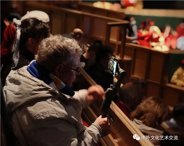 都柏林历史的讲述者，“世界因爱而生”全球春晚的记录者——爱尔兰著名导游，特色旅游品牌创始人Dave&nbsp;Kavanagh 