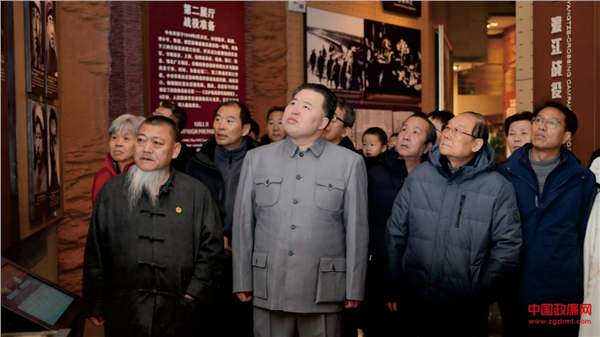 _IBK_图片2.png 锦旗映初心 红馆传精神——渡江战役纪念馆特为爱国人士开馆获赠致谢锦旗