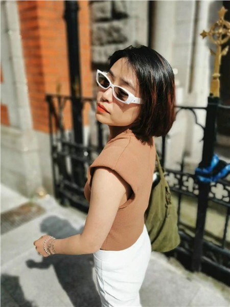 _IBK_3.jpg 女诗人云泥英文朗诵,情满“世界因爱而生”全球春晚