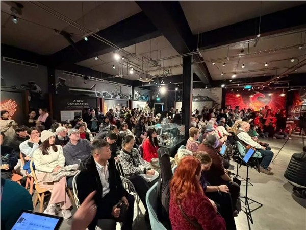 第六届"世界因爱而生"全球春晚压轴大戏    Neon Catcher乐队嗨翻Teeling威士忌之夜